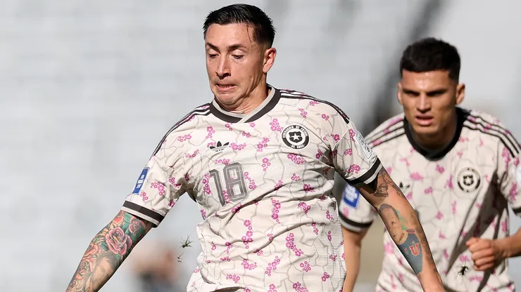 Así se ve en la cancha: la nueva camiseta de la selección chilena.