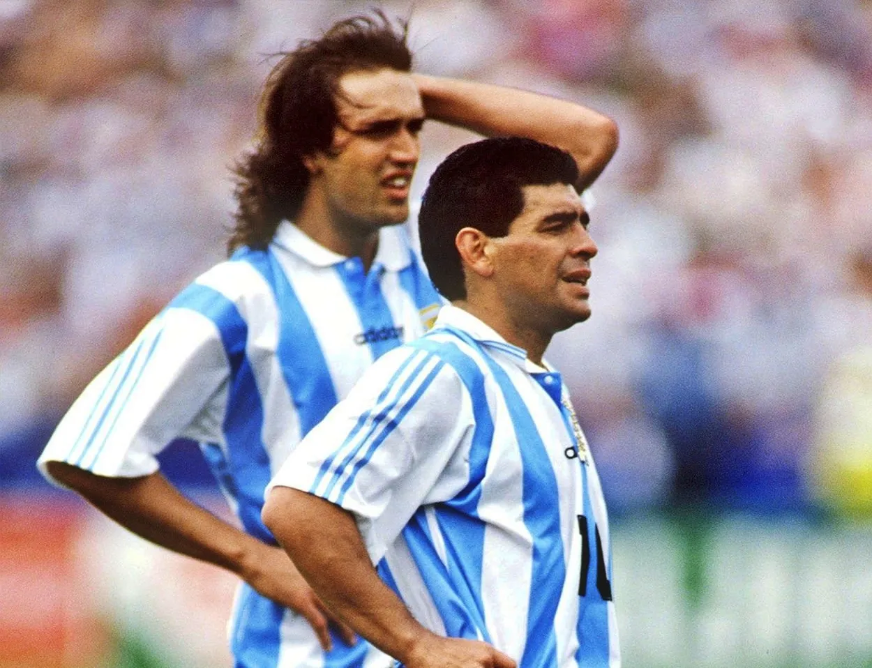 Gabriel Batistuta se arrepiente de no haber podido ayudar a Diego Maradona en vida. | Foto: Getty Images.
