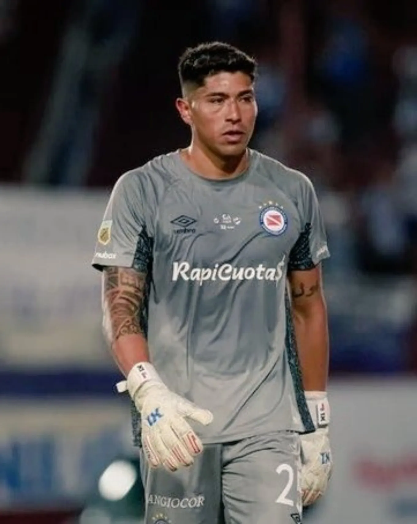 Brayan Cortés tiene un buen rendimiento en Argentina