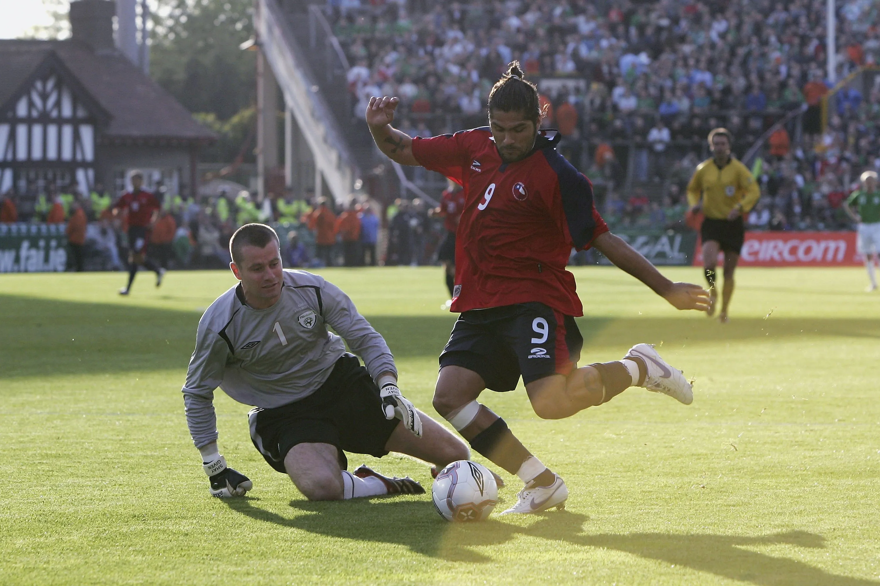 Reinaldo Navia jugando por Chile.  (Photo by Michael Steele/Getty Images)