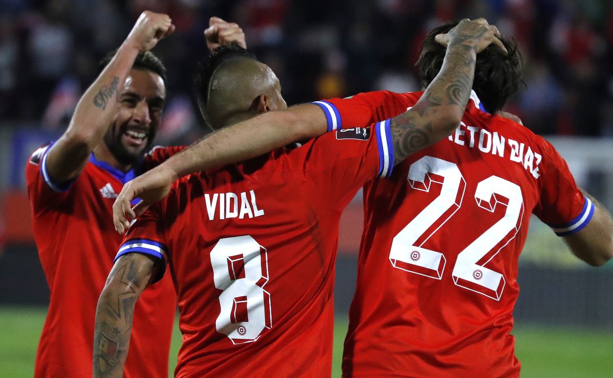 Arturo Vidal sube al columpio a Brereton por su español: “Yo hablo más inglés, sé decir yes”