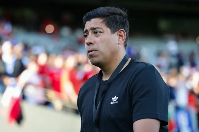 Nicolás Córdova sigue como interino de la selección chilena hasta que llegue un DT definitivo. | Foto: Photosport.