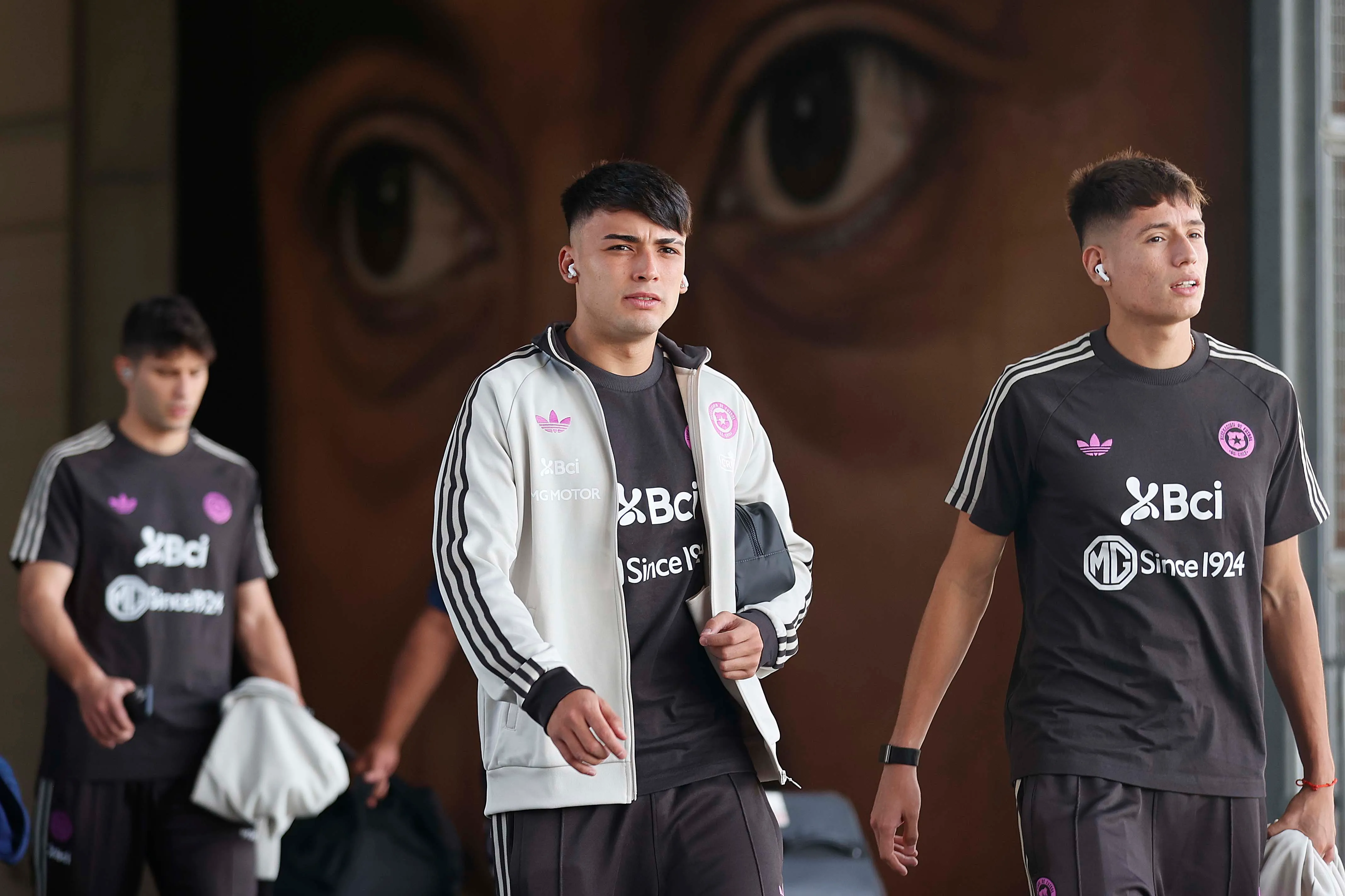 Ian Garguez e Iván Román, dos defensores surgidos en Palestino que fueron titulares en la selección chilena vs Cabo Verde. (Foto: La Roja).
