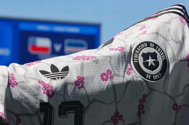 La nueva camiseta de la selección chilena que debutó en Nueva Zelanda. | Foto: ANFP.