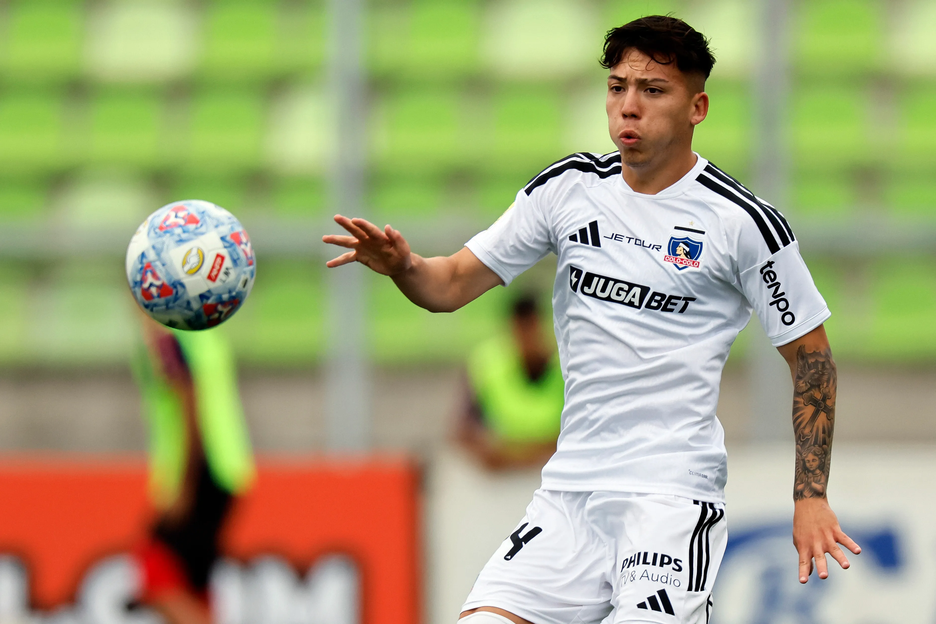 Leandro Hernández en acción ante Deportes Limache. (Andres Pina/Photosport).