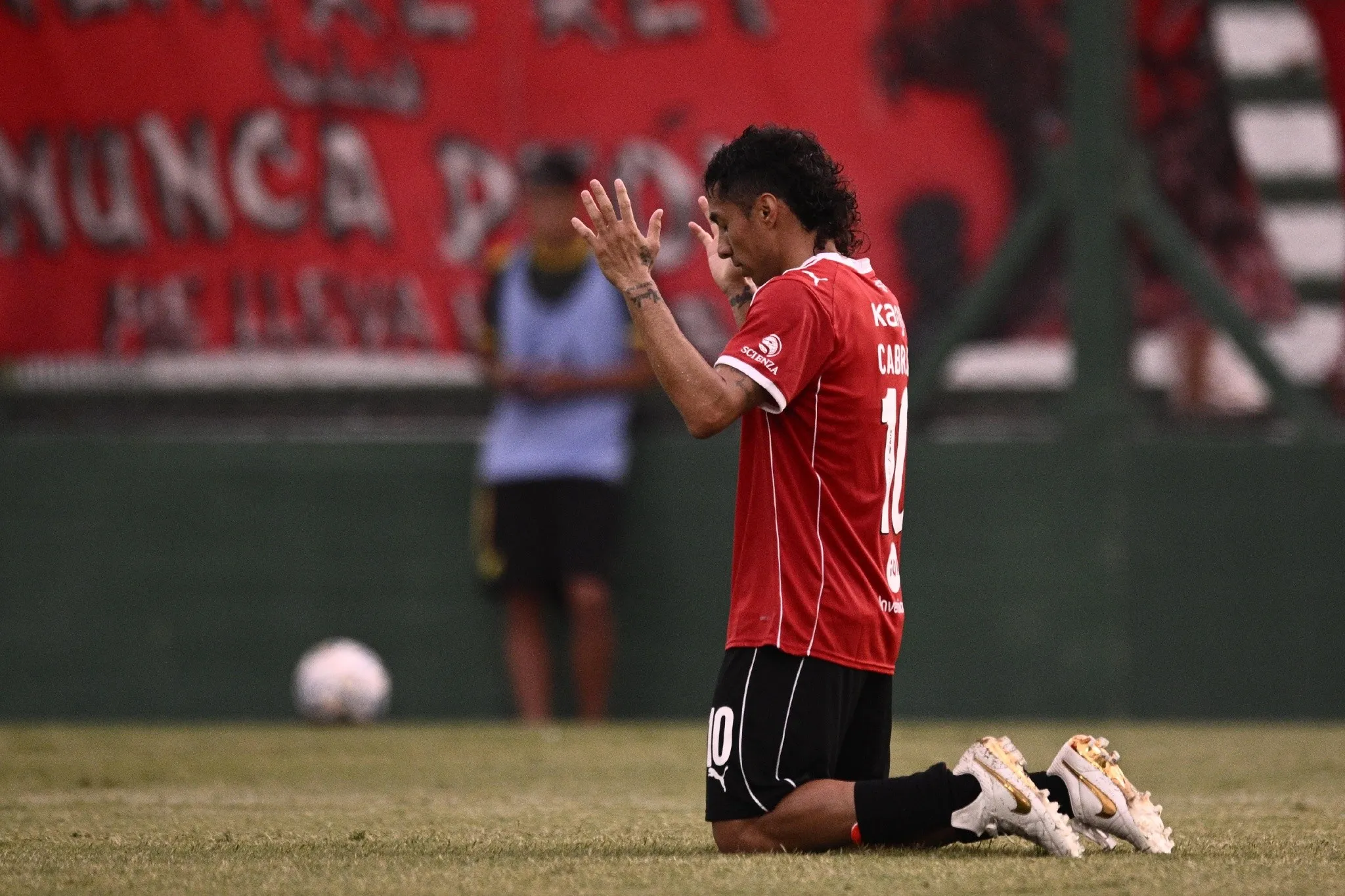 Luciano Cabral lideró el triunfo de Independiente con un golazo y claro mensaje a Nicolás Córdova. Foto: Independiente.