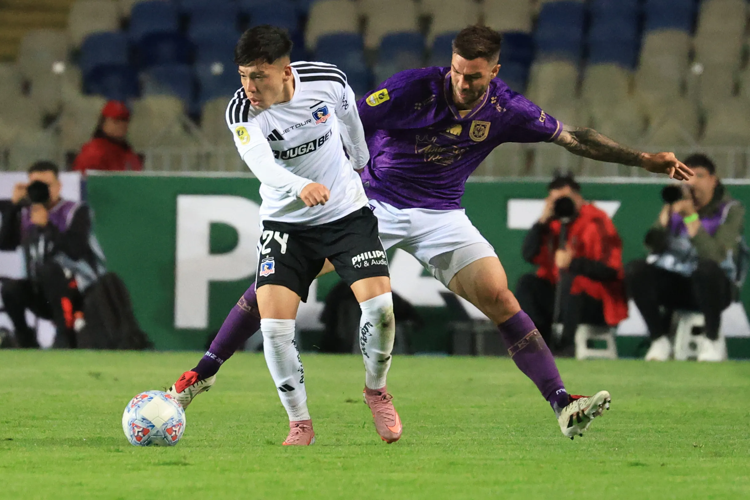 Leandro Hernández ha tomado un rol clave en el Colo Colo de Fernando Ortiz. Foto: Photosport.
