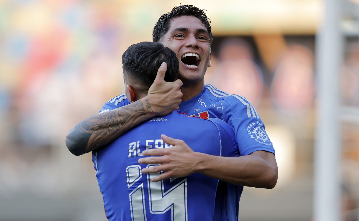 Ante la serie de lesiones: la opción de que Gonzalo Montes regrese a Universidad de Chile