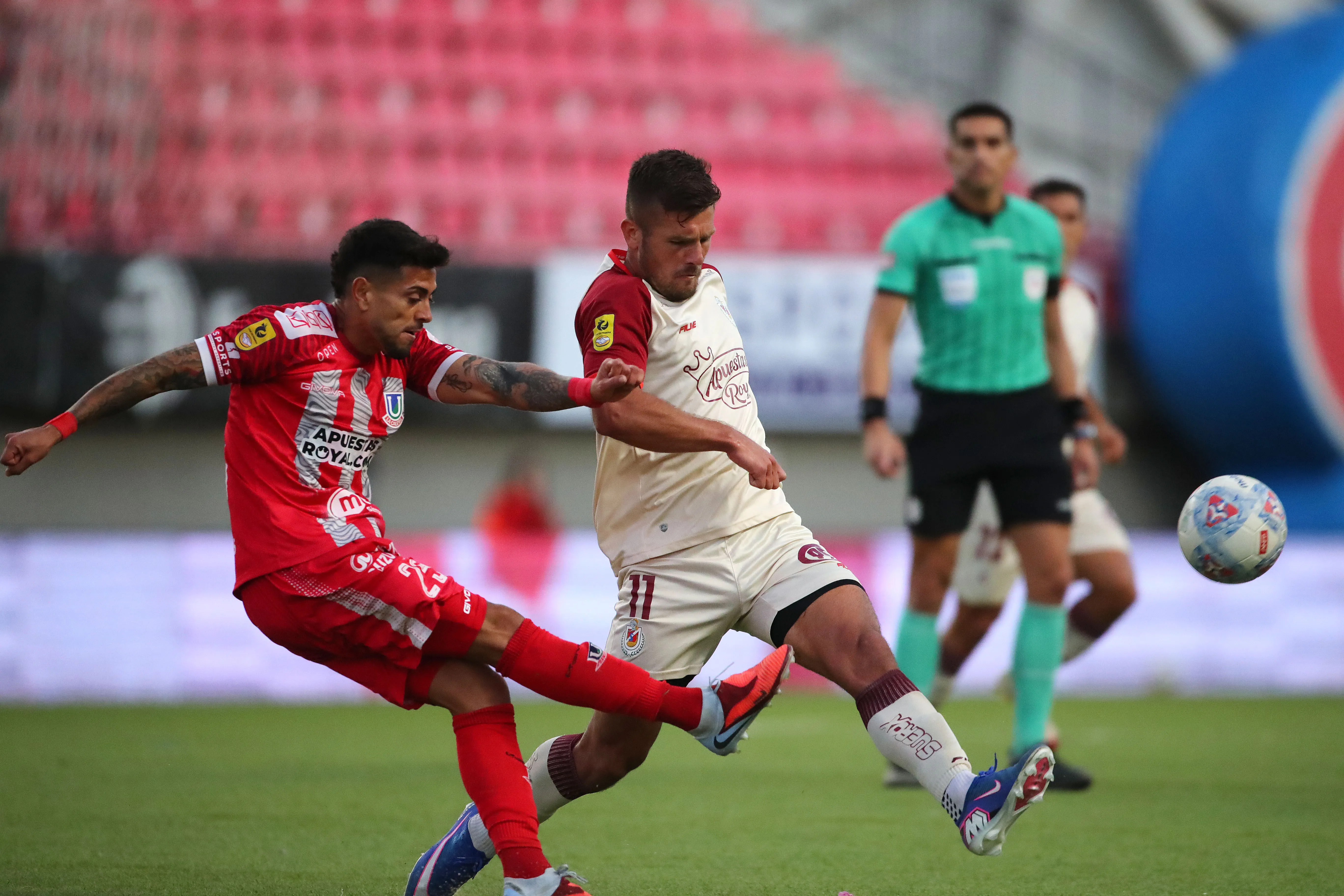 Futbol, Union La Calera vs Deportes La Serena.
Fecha 3, Copa de la Liga 2026
El jugador de Union La Calera, Christopher Diaz izquierda, disputa el balon contra Diego Rubio de Deportes La Serena durante el partido de Copa de la Liga disputado en el estadio Nicolas Chahuan de La Calera, Chile
28/03/2026
Manuel Lema/Photosport

Football, Union La Calera vs Deportes La Serena.
3st turn, 2026 Copa de la Liga
Union La Calera player Christopher Diaz, left,  after vies for the ball against Diego Rubio of Deportes La Serena during a Copa de la Liga match at Estadio Nicolas Chahuan in La Calera, Chile.
28/03/2026
Manuel Lema/Photosport