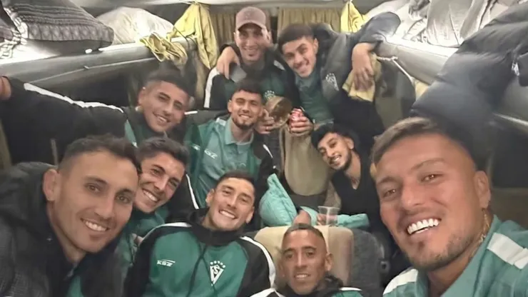 Felices los caturros tras el triunfo en el sur.