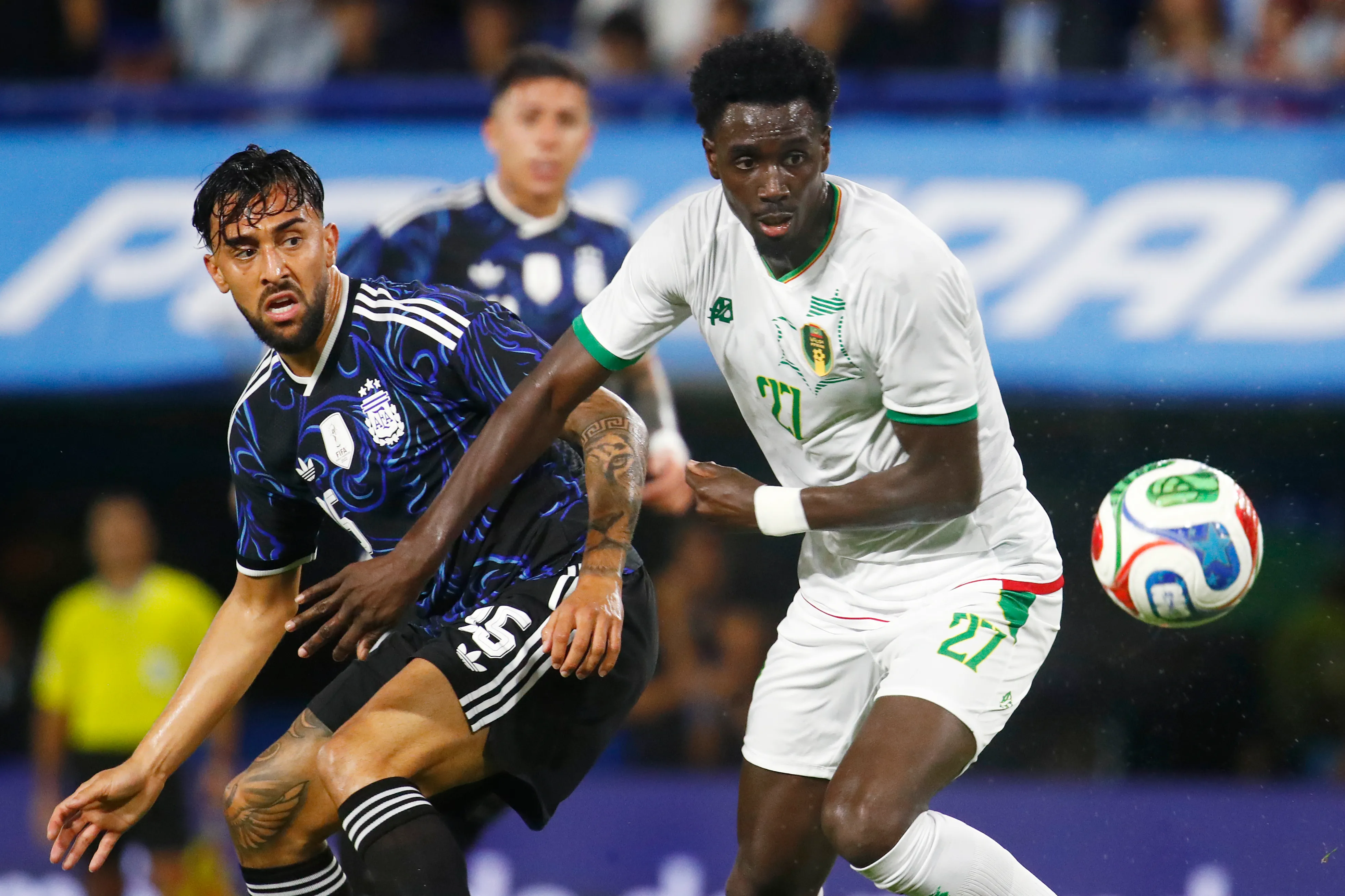 La selección argentina estuvo lejos de brillar ante Mauritania en La Bombonera. | Foto: Getty Images.