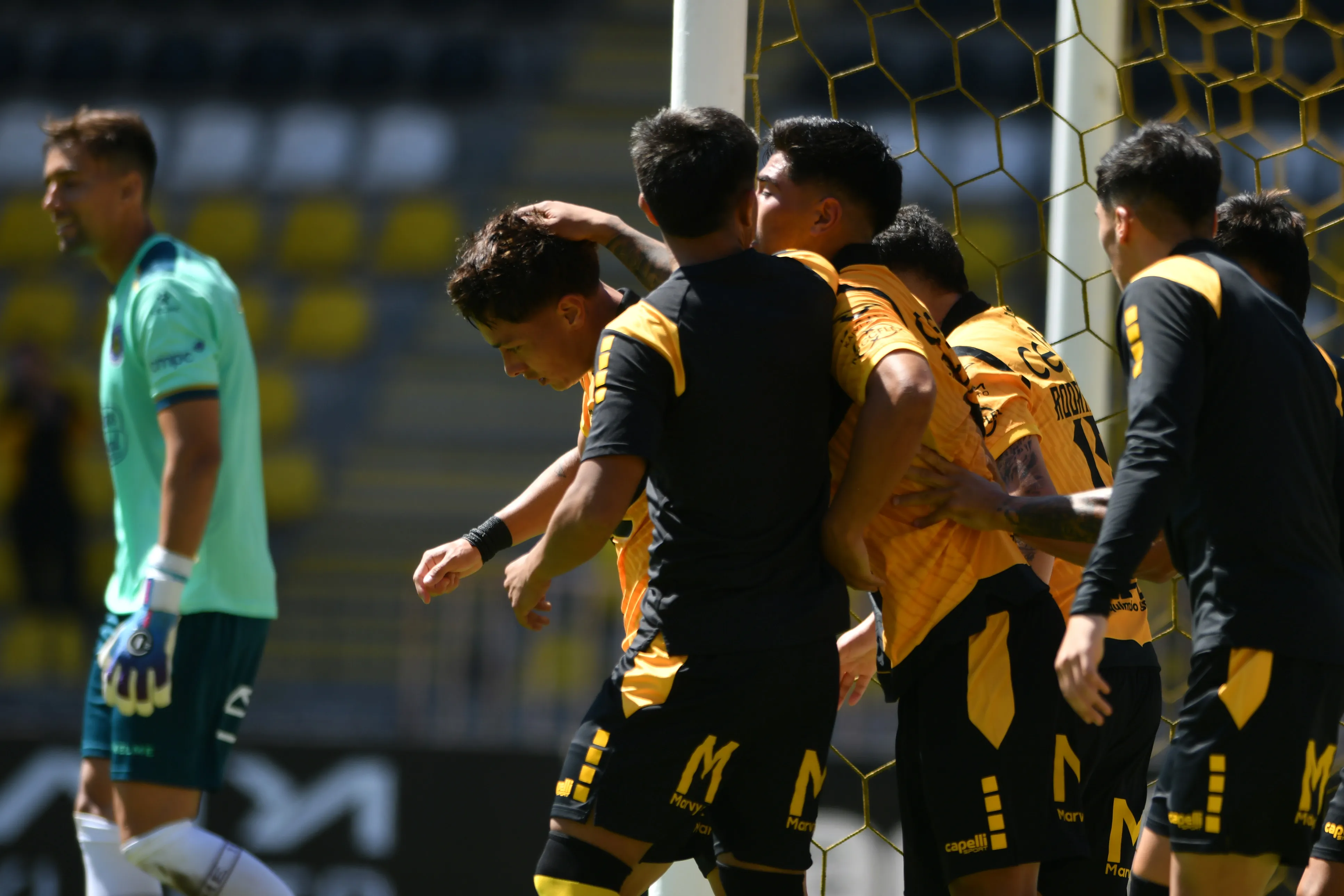 Otra imagen del festejo del 1-1 coquimbano. El 2-1 lo anotó el argentino Lucas Pratto. (Alejandro Pizarro Ubilla/Photosport).