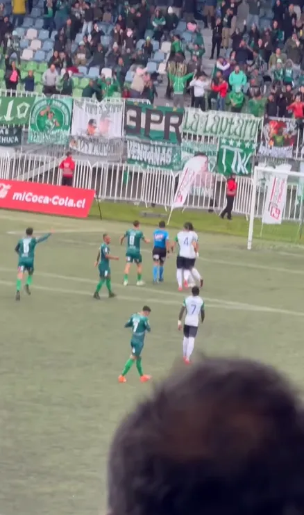 Primero Piero Maza pitó penal. Luego corrigió. (Captura).
