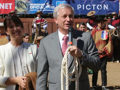 Video: Kast llega al rodeo y canta icónico tema chileno con su mujer