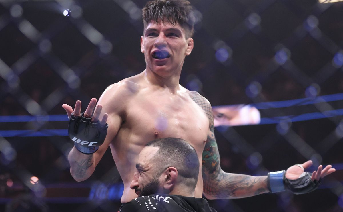 Excampeón de UFC apunta contra los árbitros por ‘La Jaula’ Bahamondes: “estos árbitros están…”