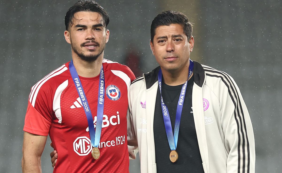 Nicolás Córdova se ofrece para seguir al mando de la selección chilena: “Mi compromiso…”