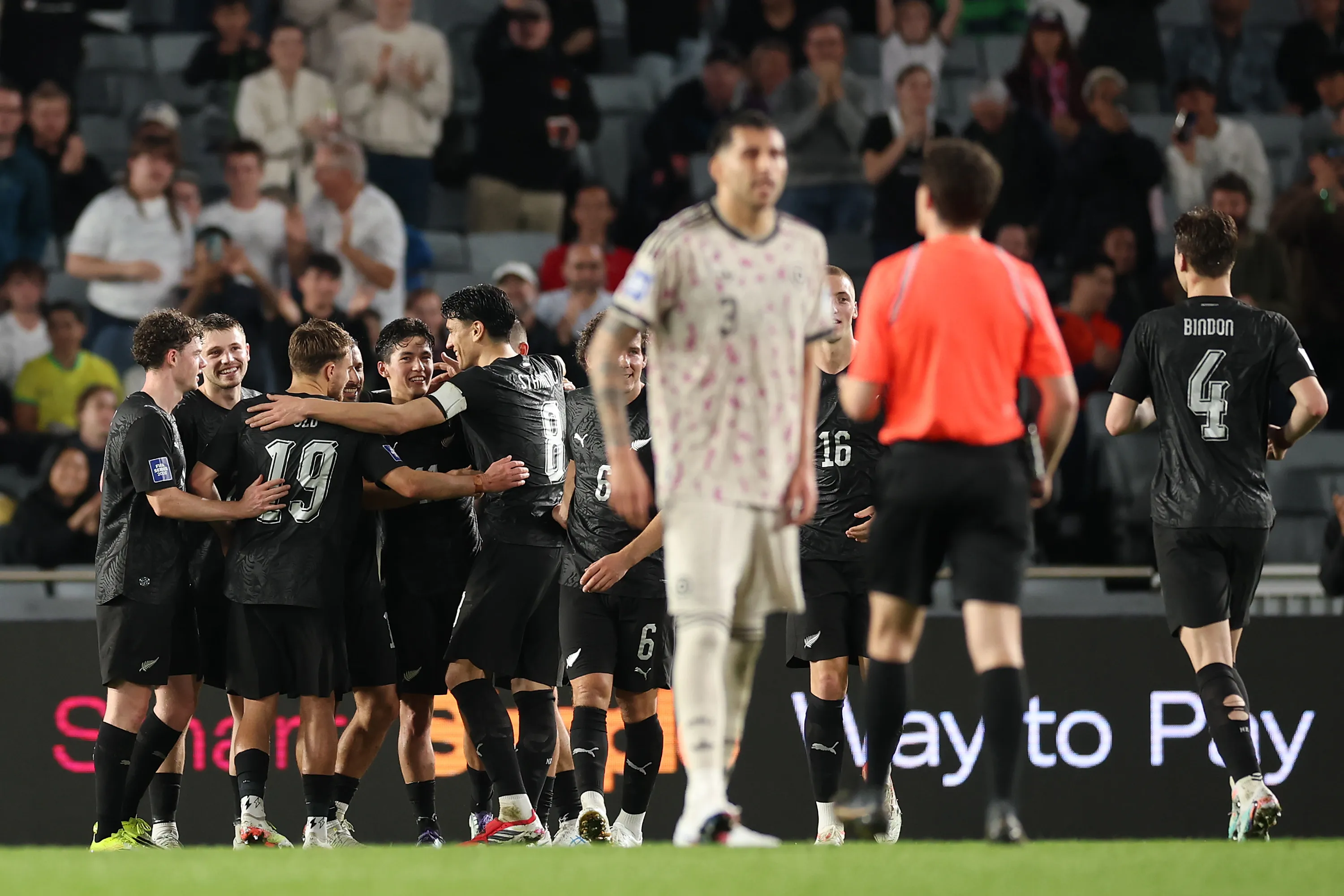 Nueva Zelanda celebró una clara victoria ante Chile. (Photo by Phil Walter/Getty Images)