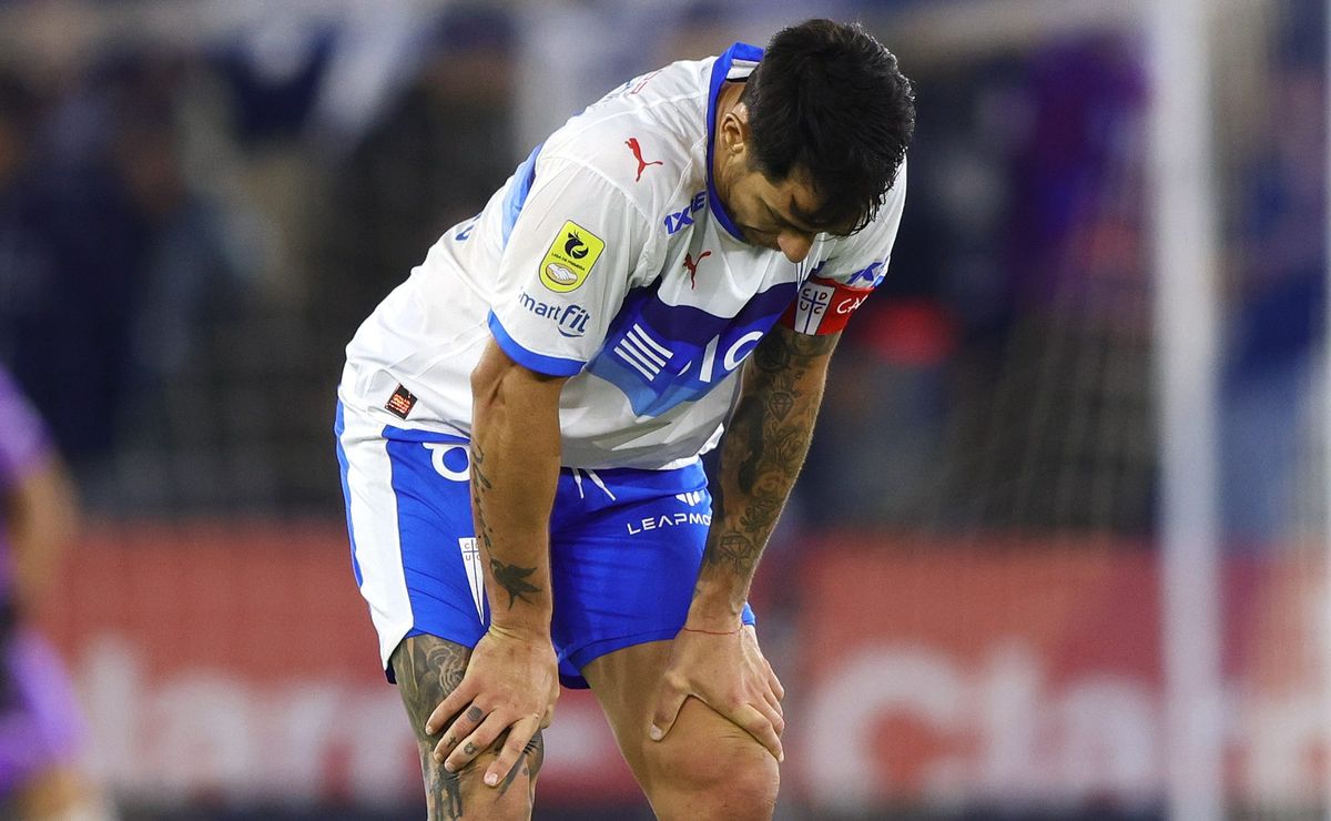 “Se retrasa el viaje”: El insólito problema que vive U. Católica a horas del partido contra Cobresal