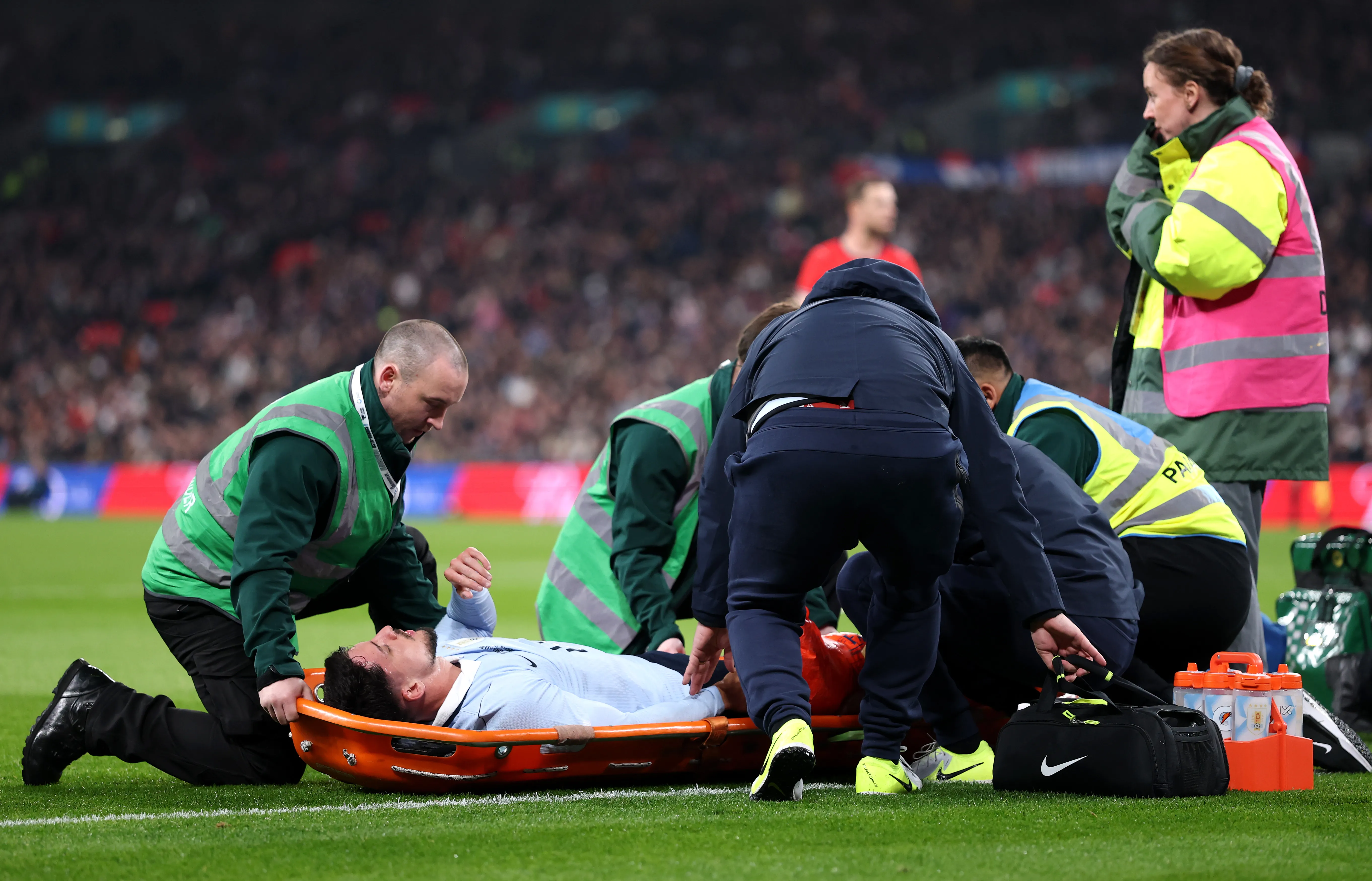 Piquerez se lesionó ante Inglaterra en Wembley. Imagen: Getty