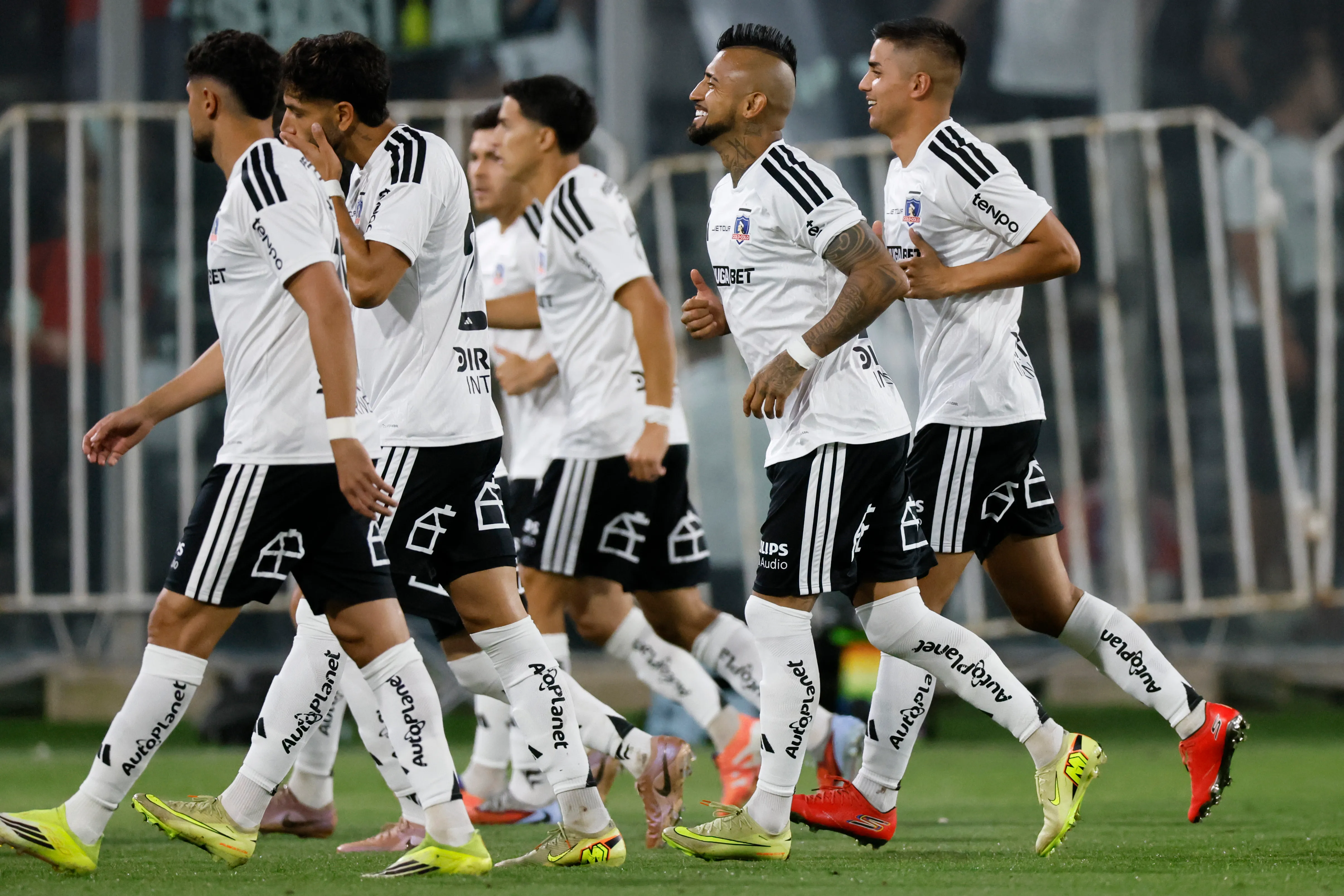Arturo Vidal entrena con el plantel y está de vuelta en Colo Colo. Foto: Photosport.