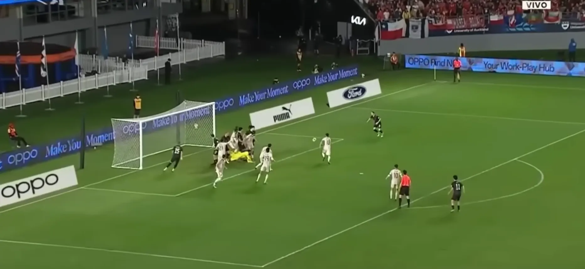 Cuando Echeverría se da cuenta, ya es muy tarde.