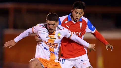 Cobresal y Católica mano a mano en Copa de la Liga.