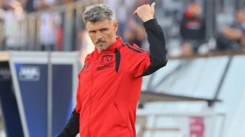 Fernando Ortiz sorprende con cambios de puestos en Colo Colo.