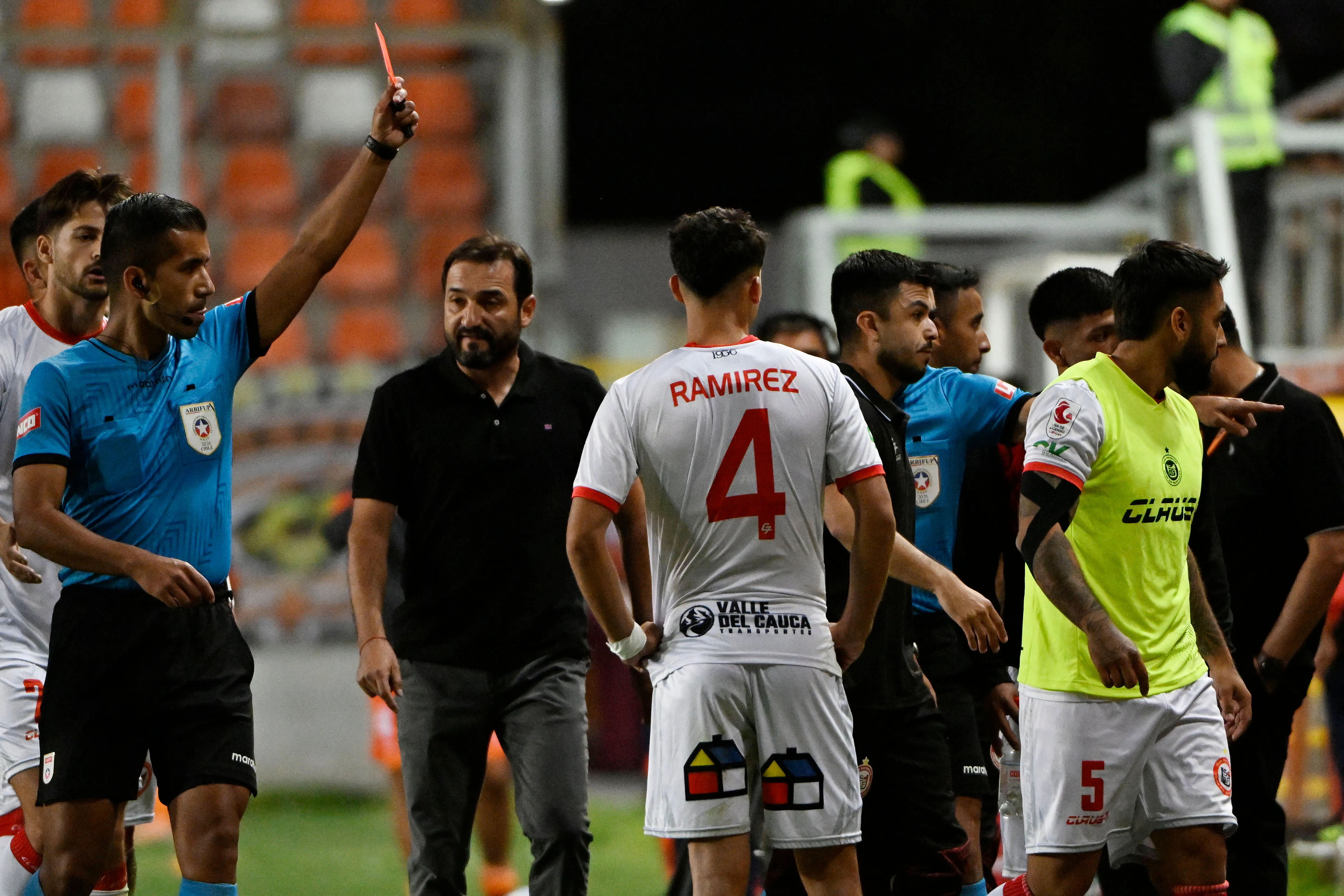 Rodrigo Carvajal tuvo decisiones polémicas sobre el final. (Pedro Tapia/Photosport).