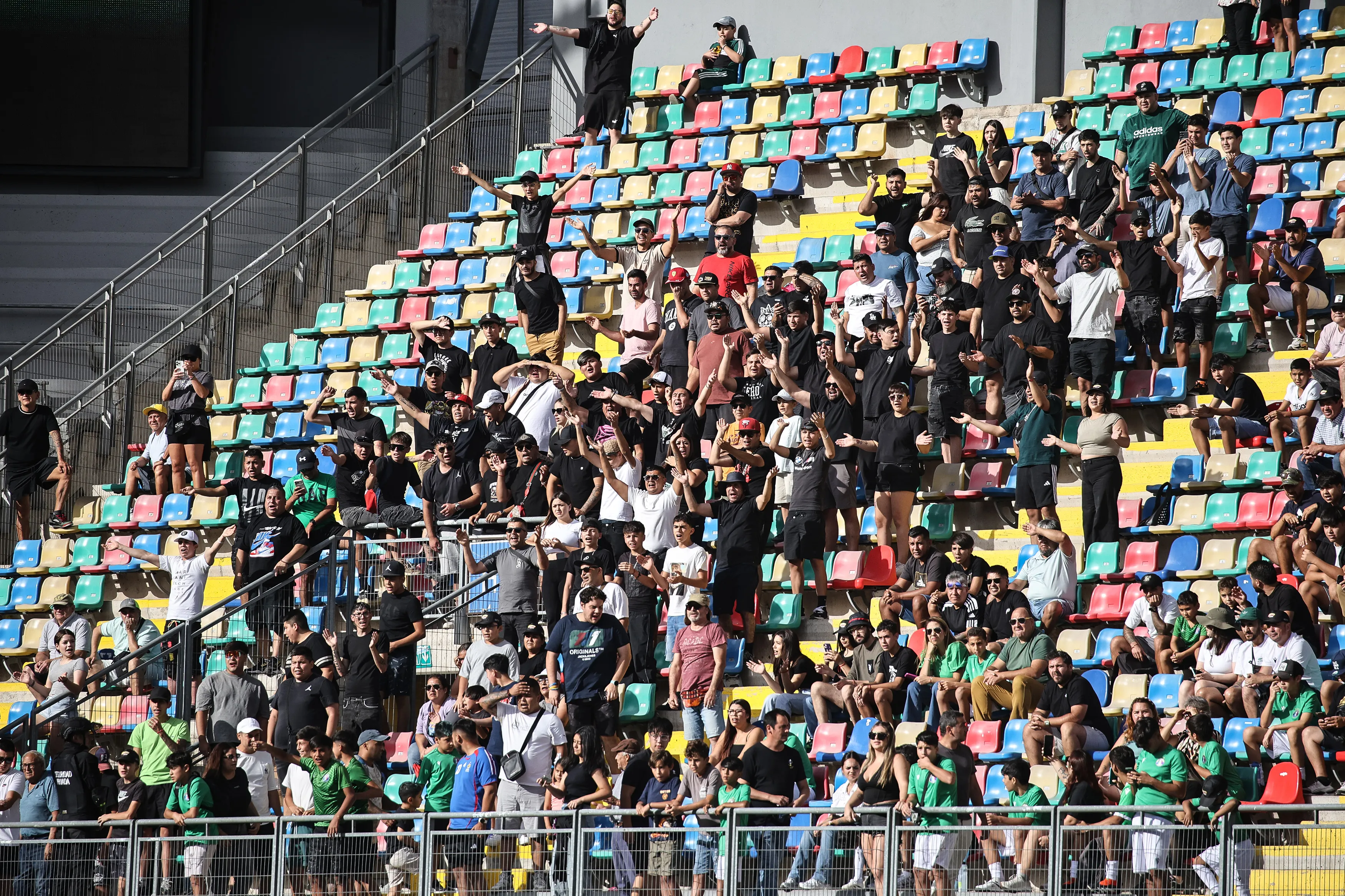 Los hinchas de Colo Colo entraron a la mala a La Florida hace algunos días. Foto: Diego Martin/Photosport