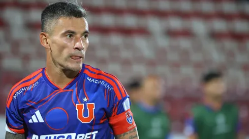 Charles Aránguiz cuenta los segundos para volver a jugar.