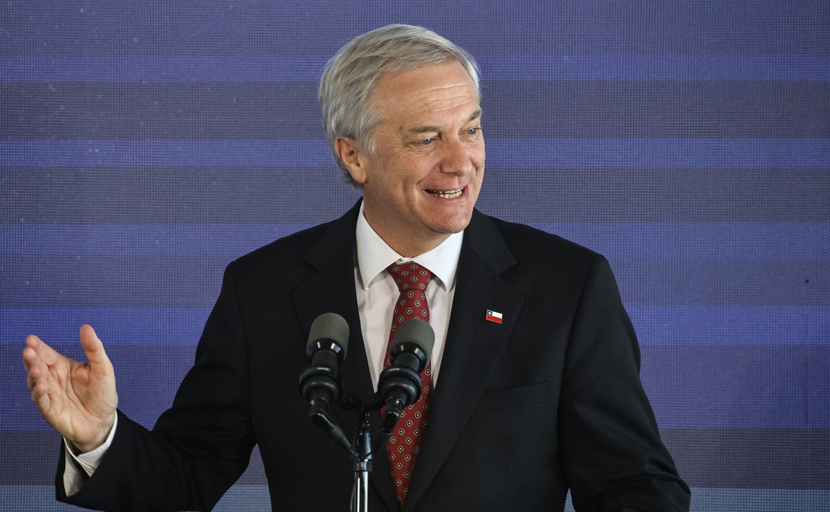 ¡Fichaje oficializado! Deja club del fútbol chileno y es nuevo refuerzo del gobierno de Kast