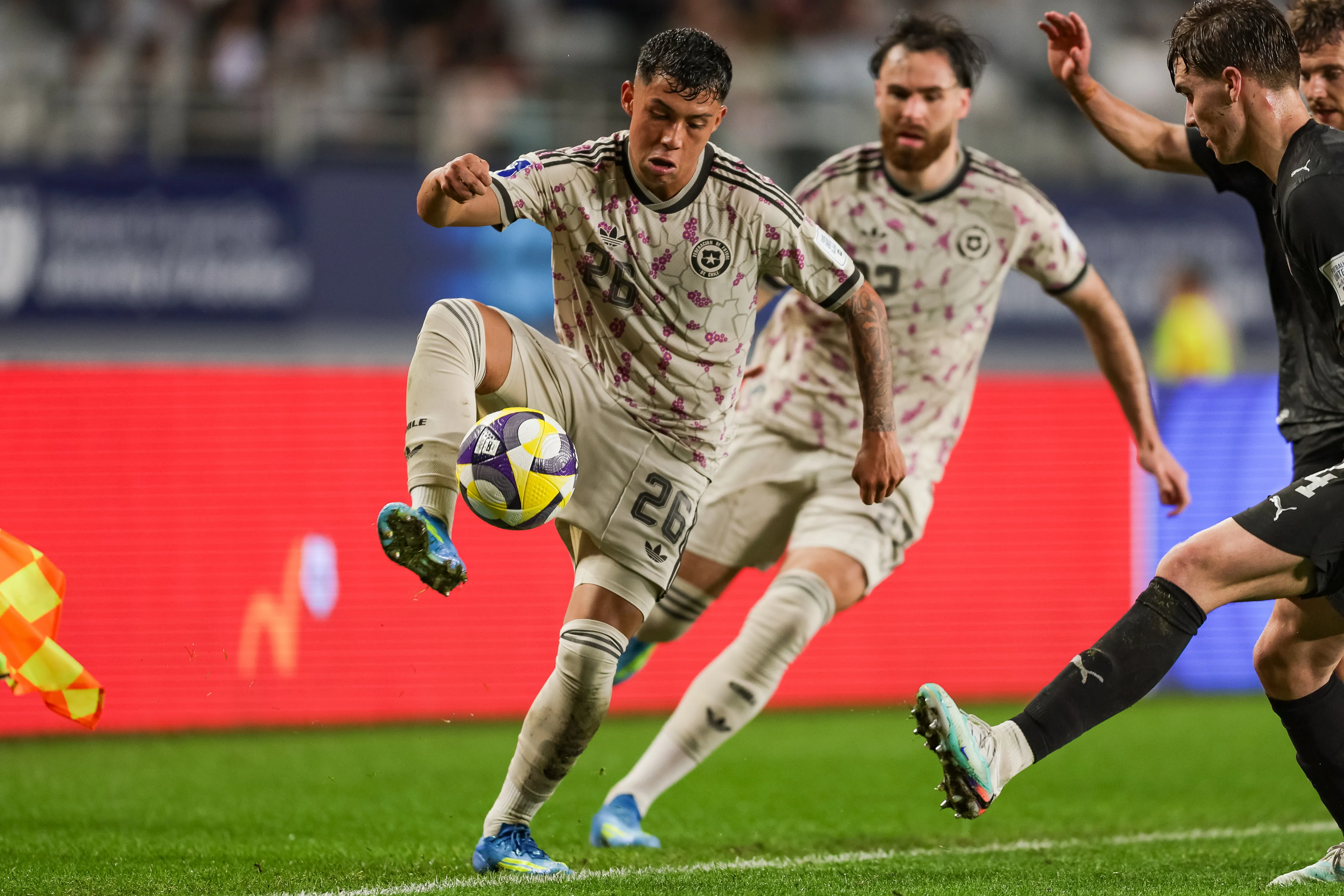 Felipe Faúndez fue elegido por el CIES entre los mejores defensas del continente