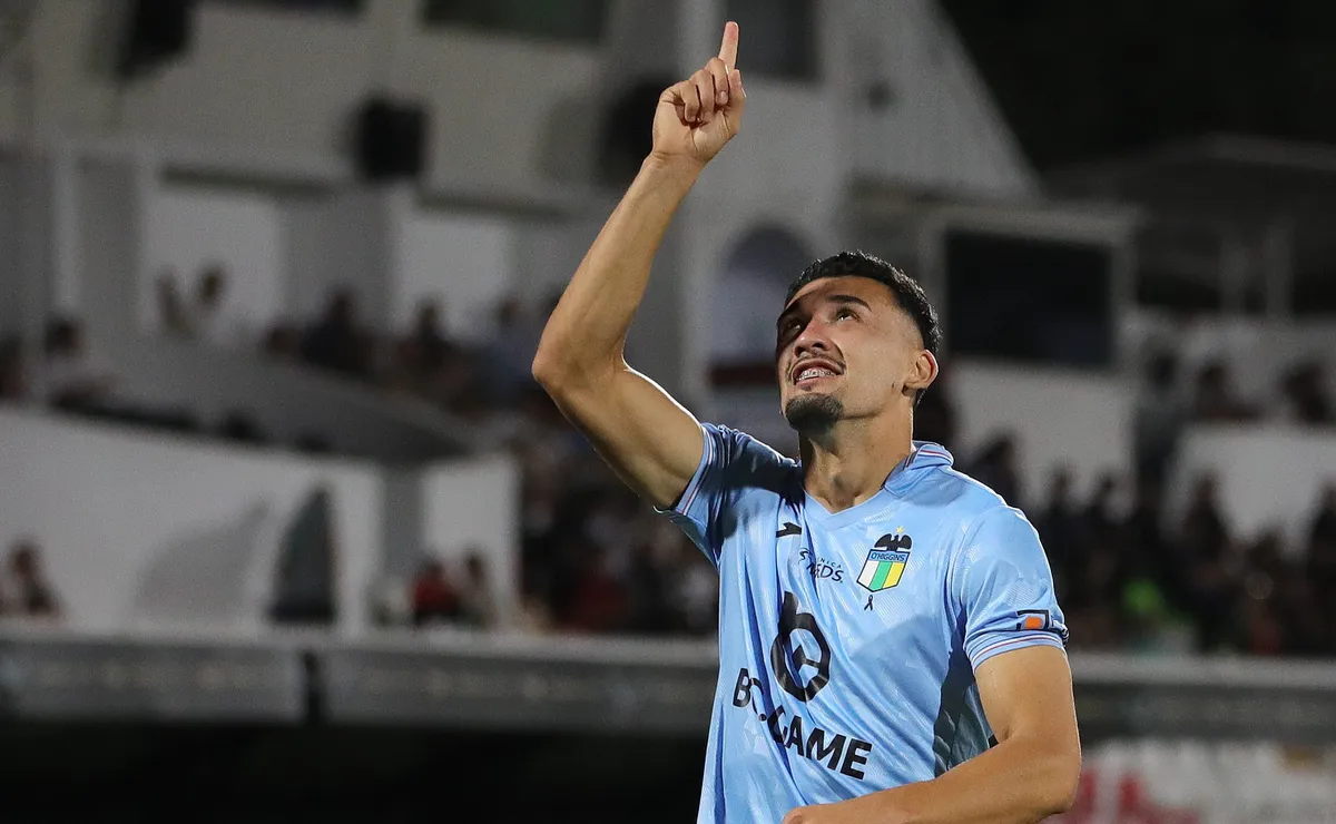 Selección Chilena busca goleador extranjero como 9