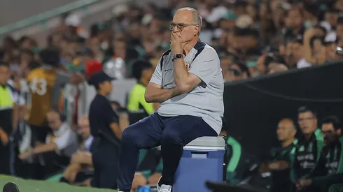 Bielsa no lo pasa bien en Uruguay.