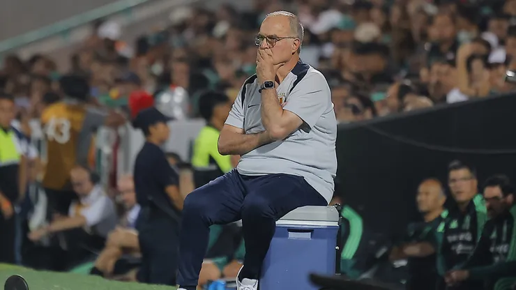 Bielsa no lo pasa bien en Uruguay.
