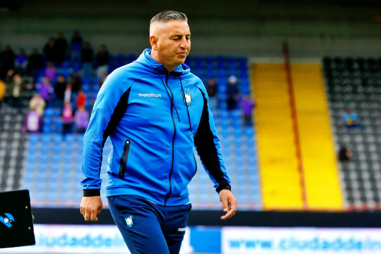 Jaime García vive un mal 2026 como técnico de Huachipato (Photosport)
