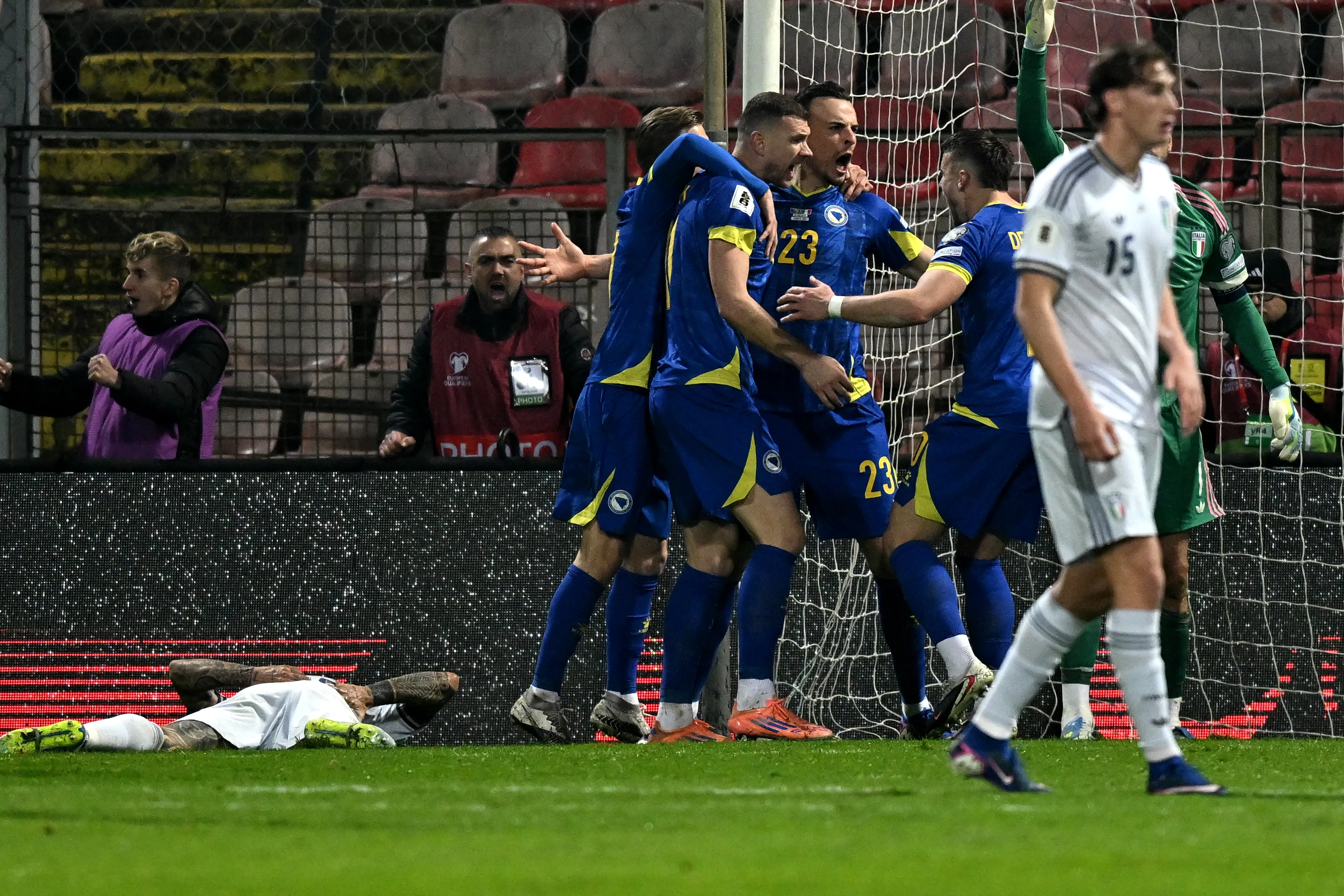 Tabakovic celebró así el gol ante Italia. (Getty Images/Getty Images).