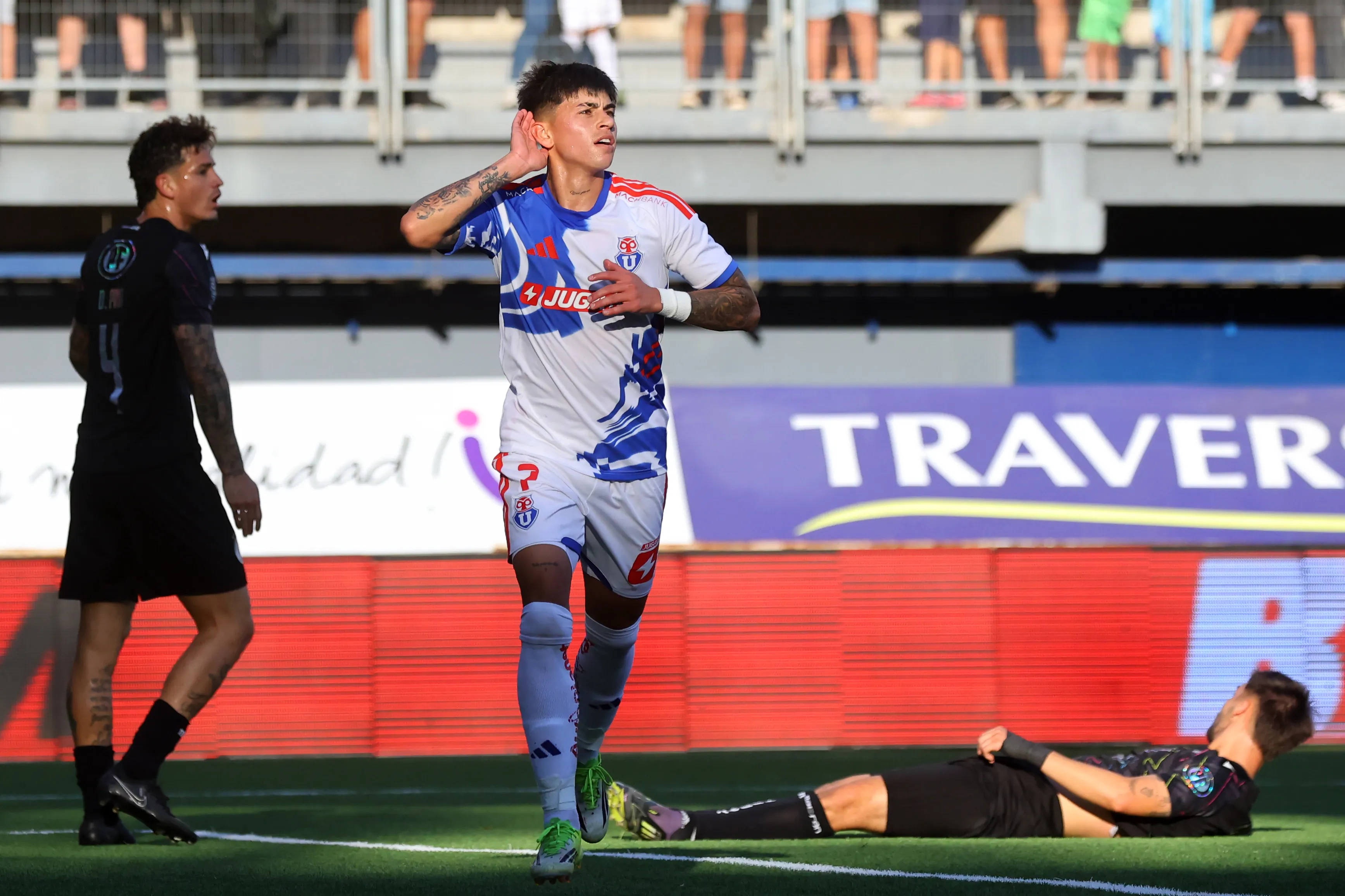 Maximiliano Guerrero aumentó la diferencia entre la U y Audax Italiano. Foto: Photosport.