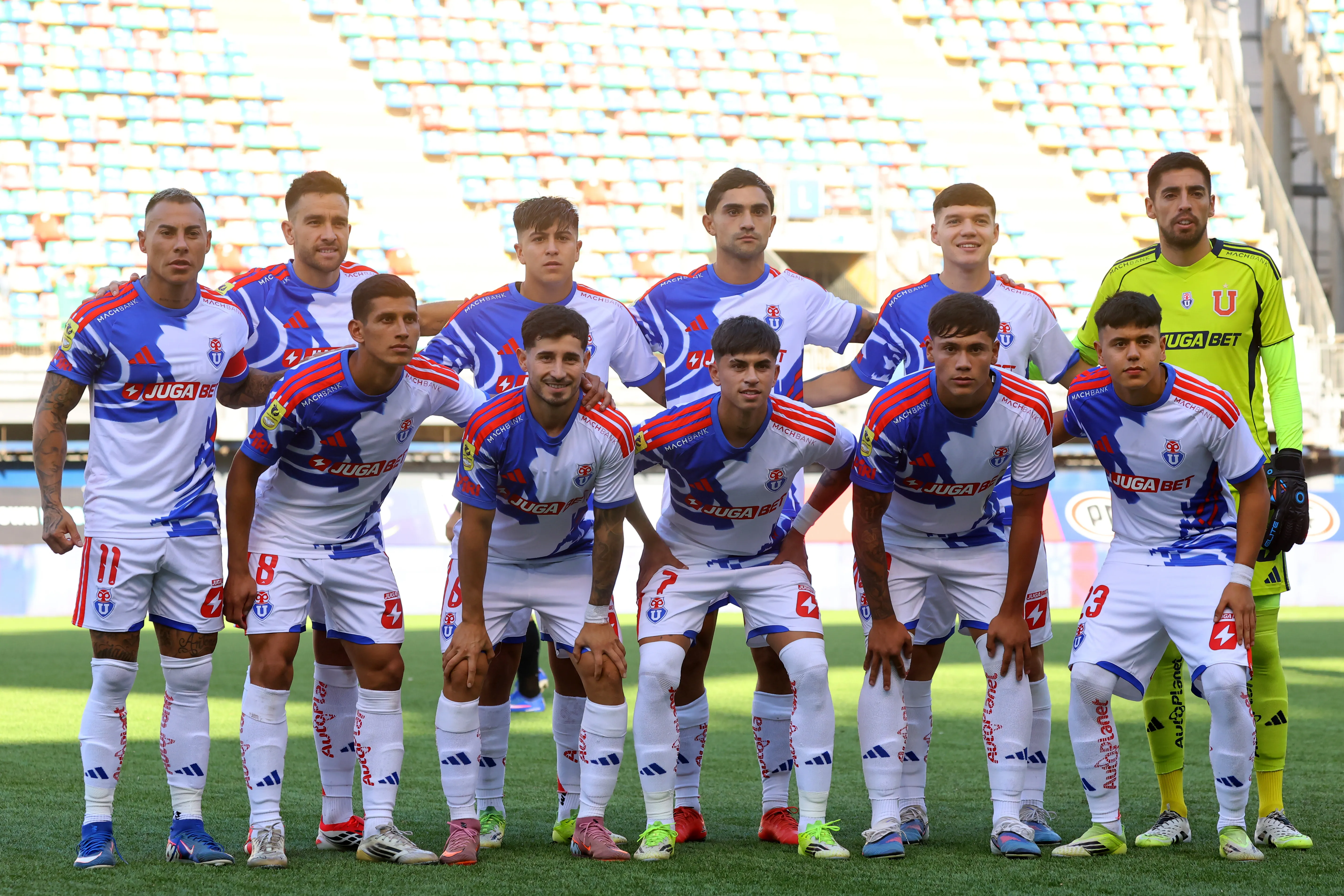 La formación azul: Eduardo Vargas, Matías Zaldivia, Marcelo Morales, Nicolás Ramírez, Agustín Arce y Gabriel Castellón; Israel Poblete, Nicolás Fernández, Maximiliano Guerrero, Lucas Barrera e Ignacio Vásquez. (Jonnathan Oyarzun/Photosport).