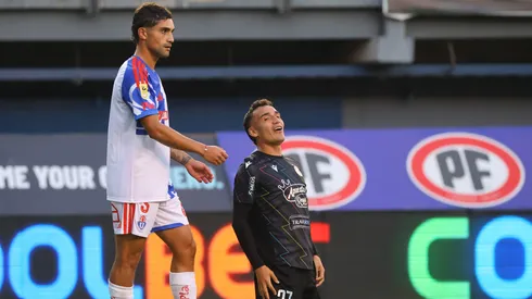 Michael Fuentes Vadulli se lamenta ante la mirada de Nicolás Ramírez.