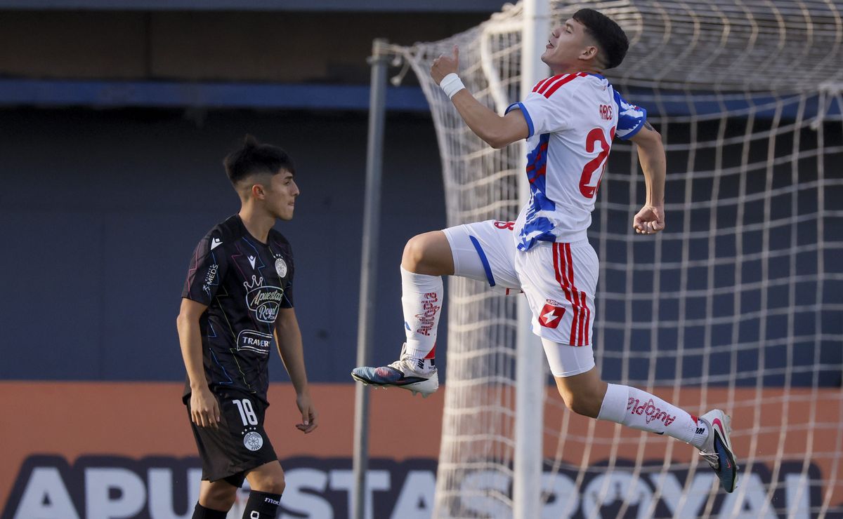 Meneghini no lo pescaba, Gago le dio confianza y marca su primer gol con la U: “Fue un descargo”