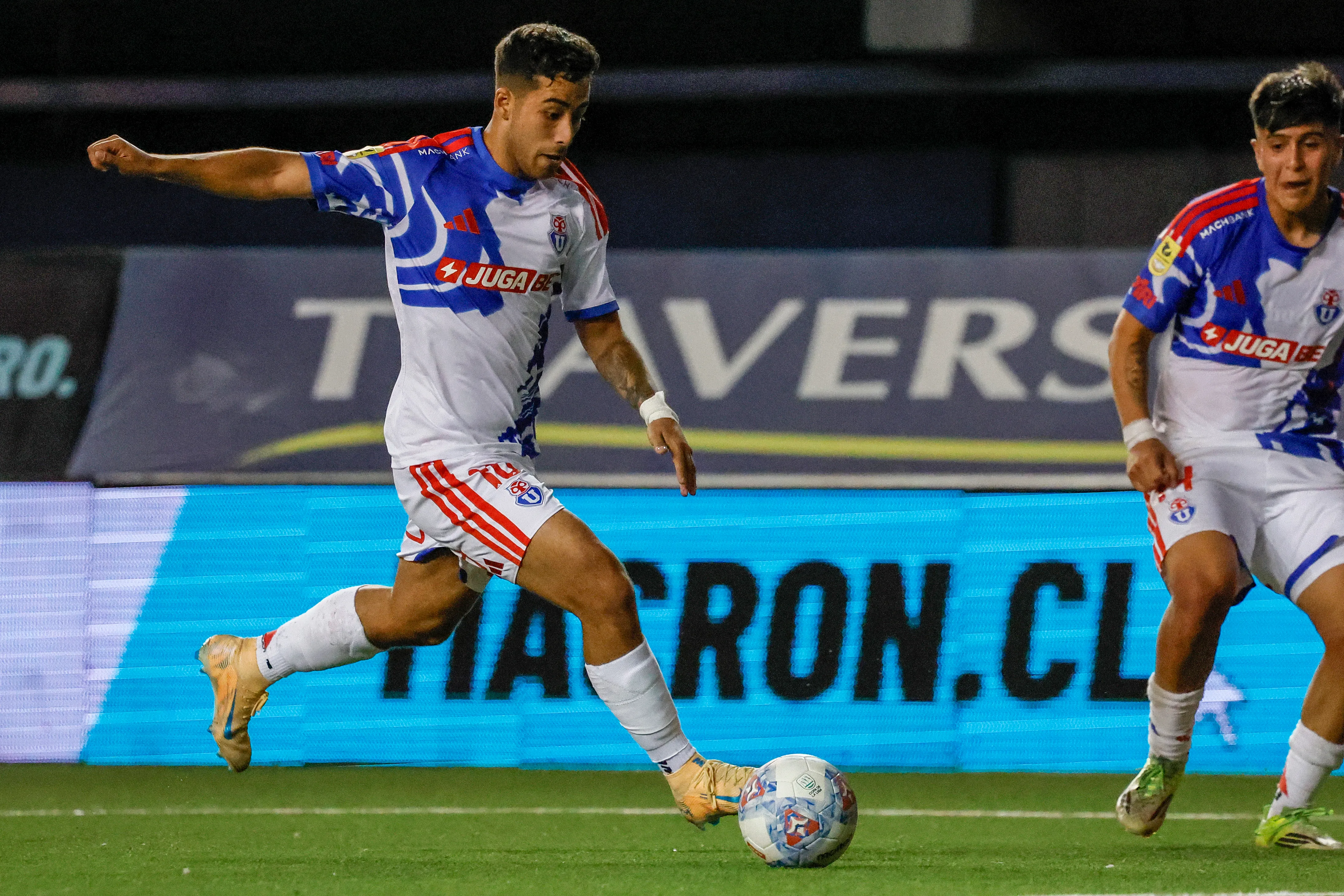 Lucas Assadi no compra la versión que quisieron instalar sobre su salida en la U. Foto: Andrés Pina/Photosport