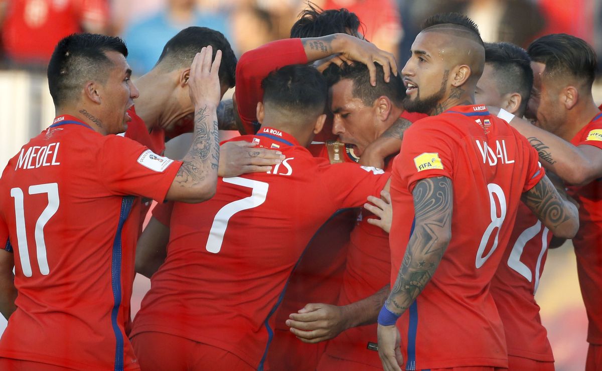 “Con los jugadores que tenemos…”: Paredes anuncia un apocalipsis en la selección chilena