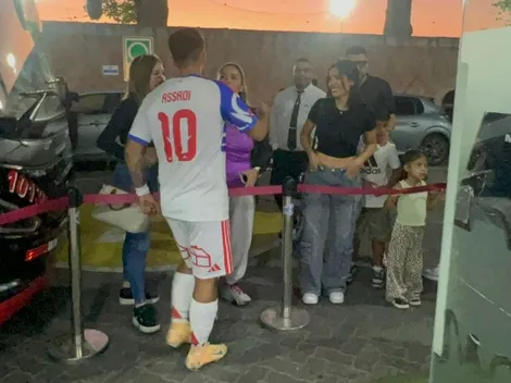 Video: Lucas Assadi presentó a su novia en el partido de la U