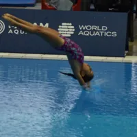 Chilena de 8 años es campeona de clavados
