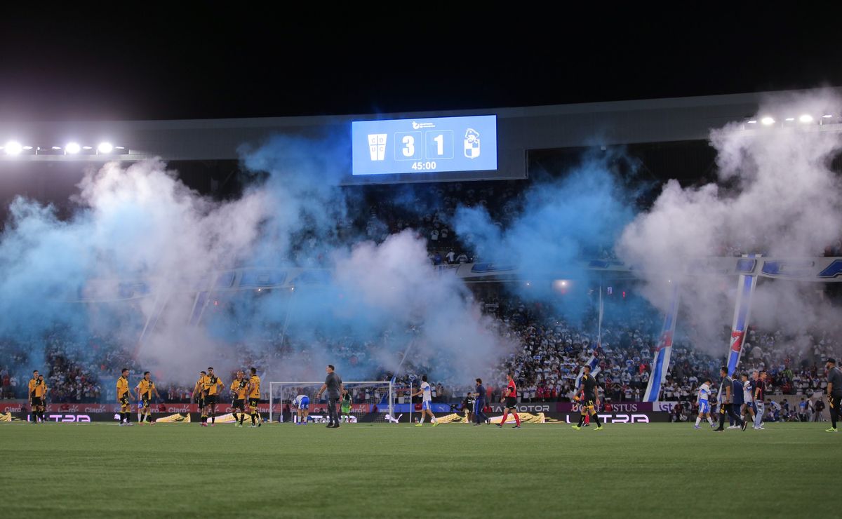 Delegación Presidencial confirma reunión clave con U Católica para recibir a los hinchas de Boca