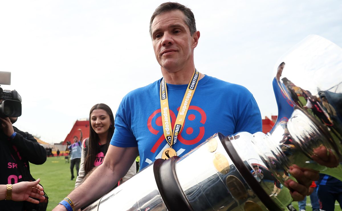 “Que siga mi patner”: Cecilia Pérez entrega su respaldo a Michael Clark al mando de Universidad de Chile