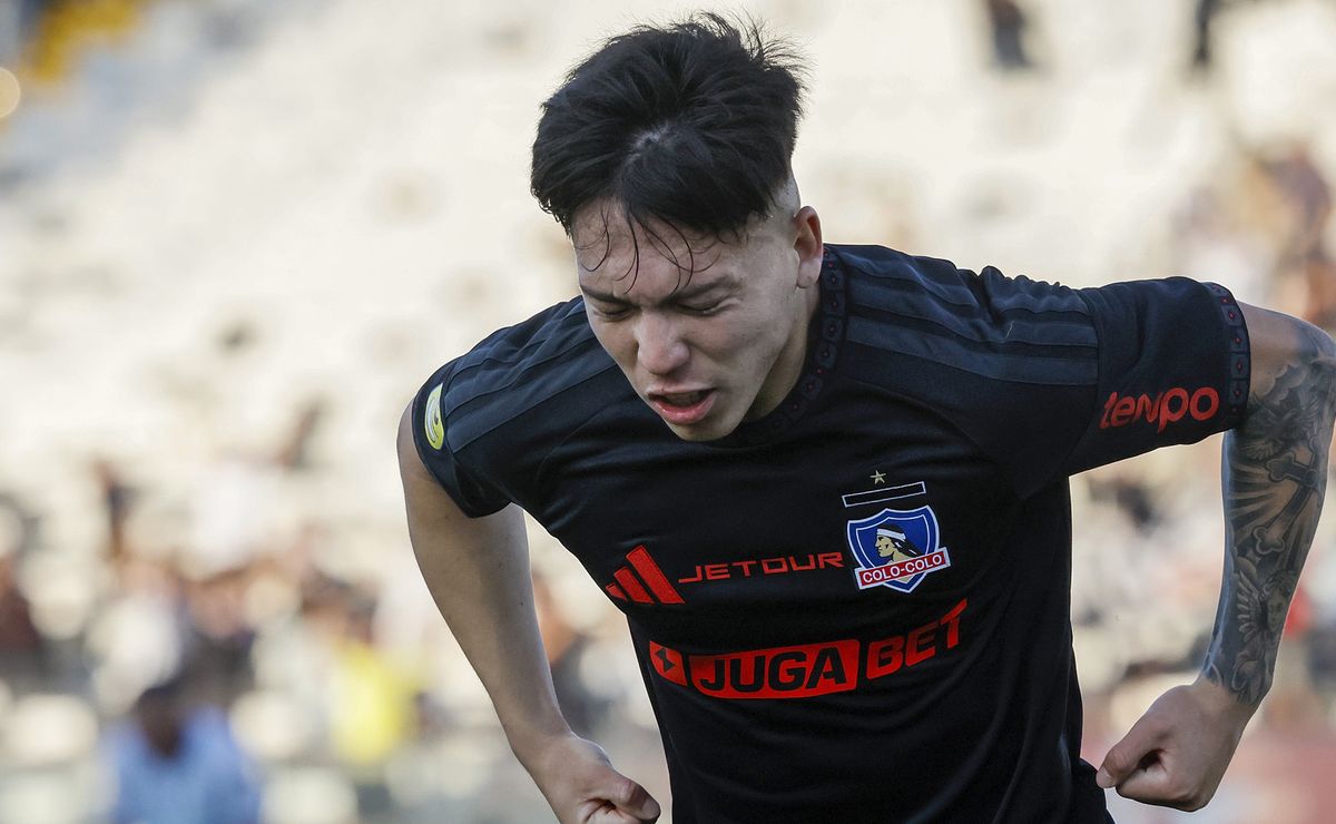Colo Colo rompe en llanto de emoción: el golazo de Leandro Hernández, el primero de su joven carrera