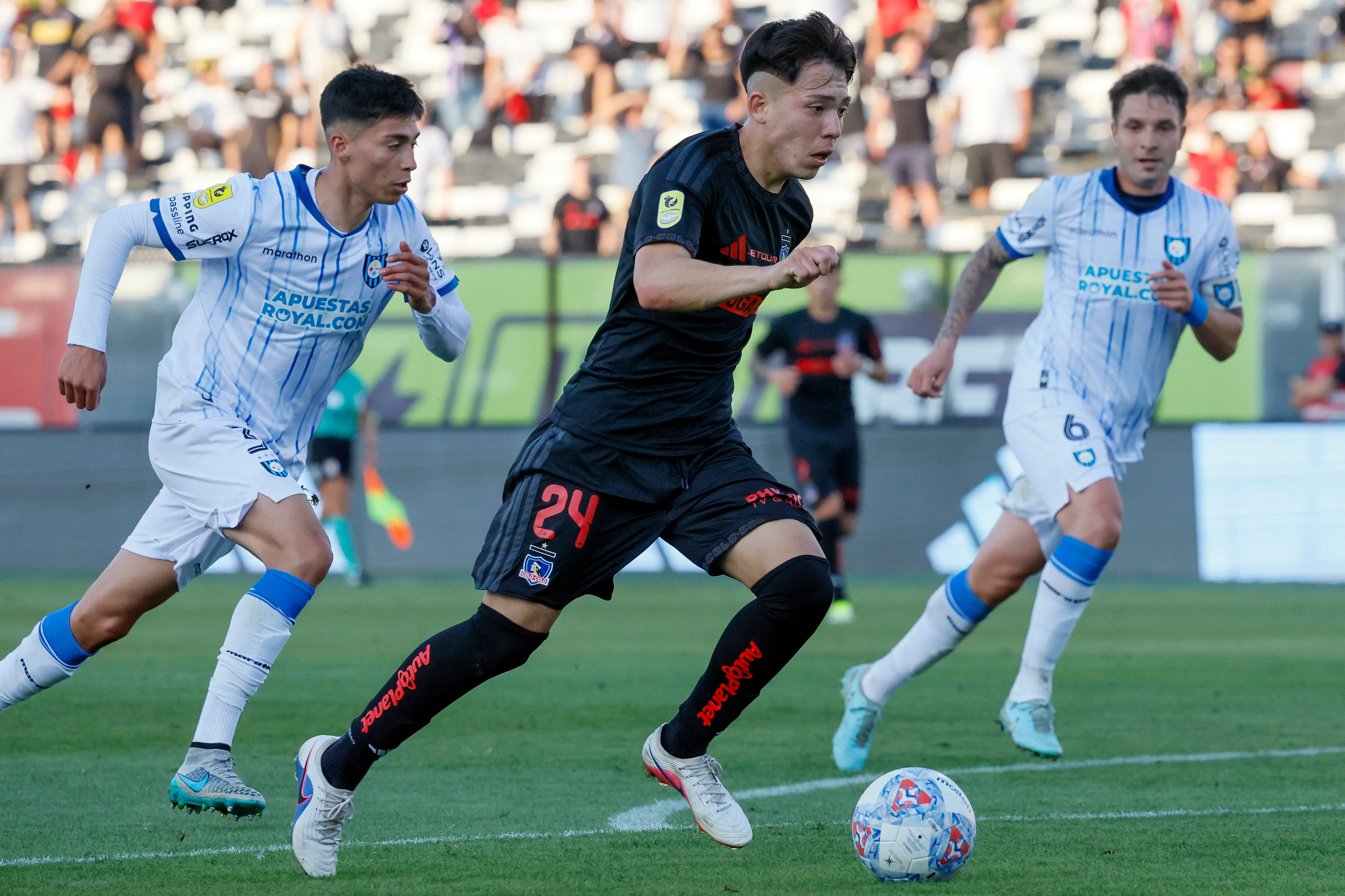 Leandro Hernández fue la gran figura de Colo Colo gracias a un verdadero golazo. | Foto: Photosport.