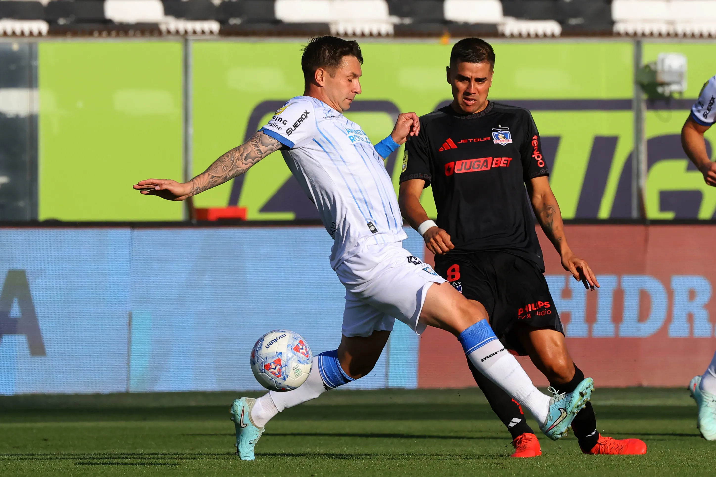 Álvaro Madrid en acción ante Huachipato por la Copa de la Liga. (Jonnathan Oyarzun/Photosport).